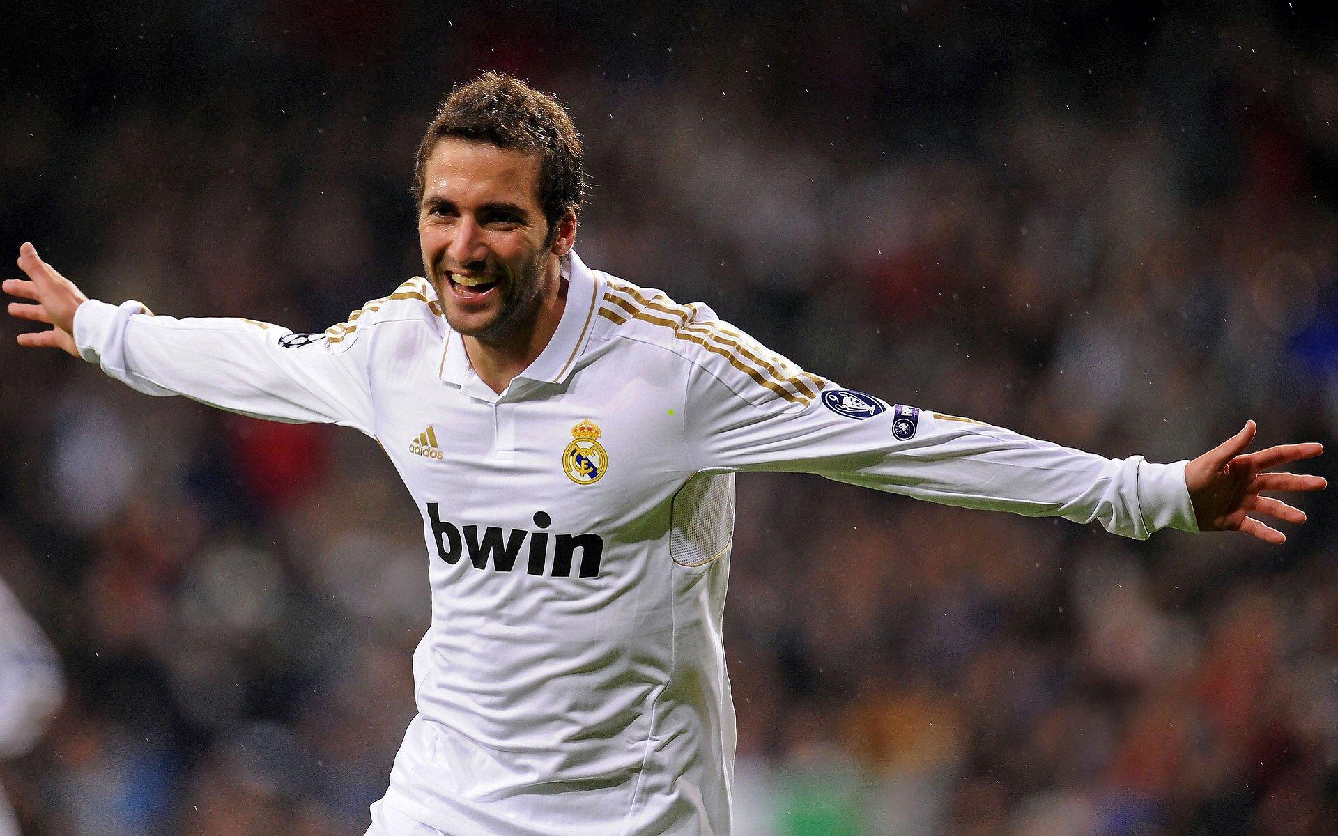 一线生机中的拼搏，大连人精神驱动国足世界杯梦想