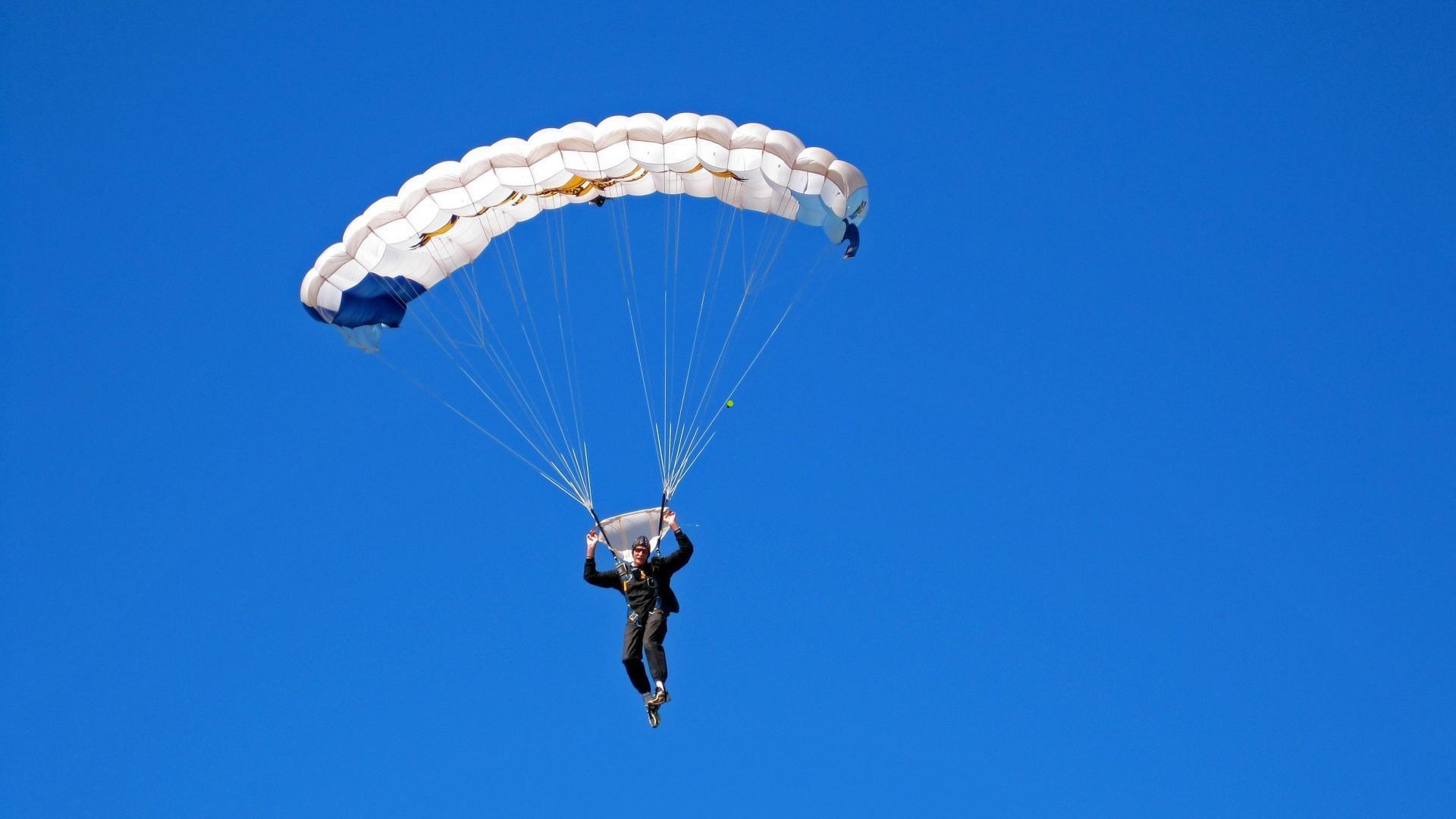 ayx爱游戏-安切洛蒂展望欧冠征程，皇马已锁定冠军奖杯，自信宣言点燃足球界